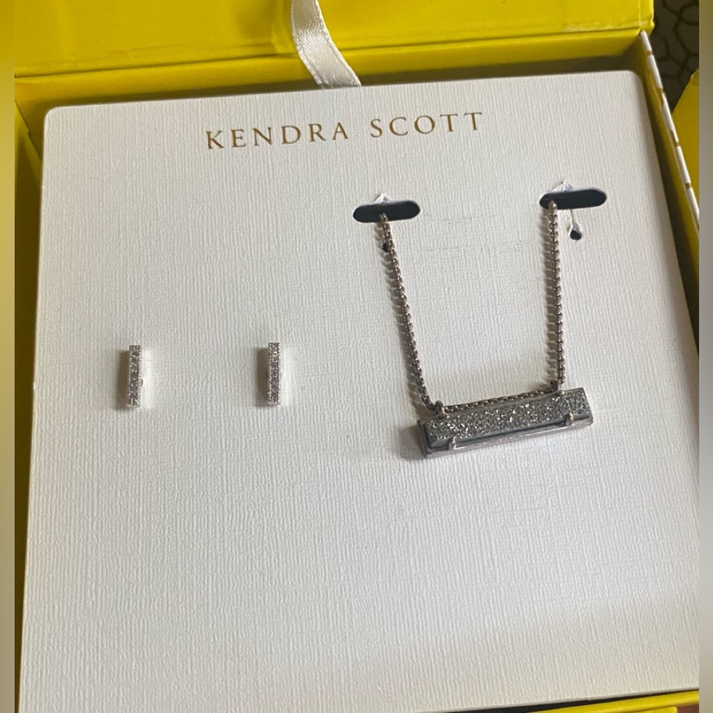 🤩KENDRA SCOTT🤩Gray Druzy Necklace & Earrings SET - New with Box